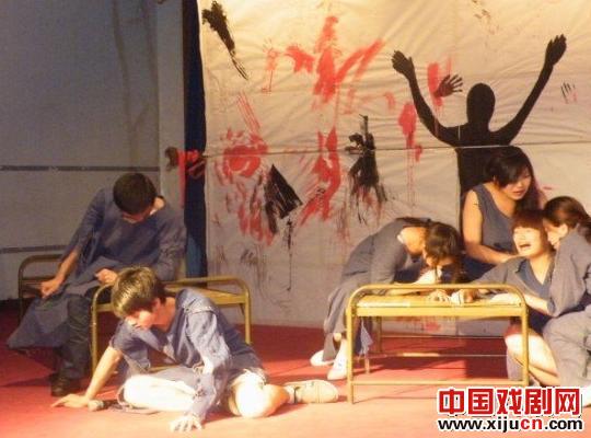 信阳师院上演魔幻话剧《失明的城市》