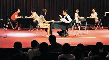 单身青年主演话剧《爱，没有那么简单》