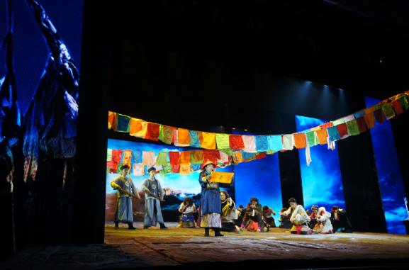 西藏话剧团《共同家园》献礼上戏70年校庆