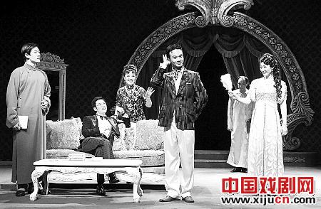 话剧《日出》亮相郑州