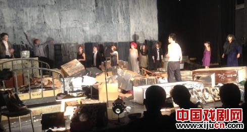 话剧《枪、谎言和玫瑰》