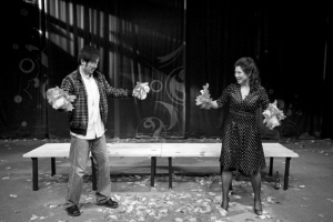 话剧《谈谈情，说说谎》情人节亮相