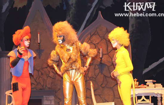 《灰姑娘》《丑小鸭》《白雪公主和七个小矮人》红火闹新春