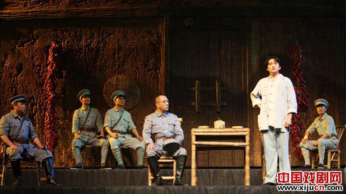 广州军区政治部组织创排的大型话剧《支部建在连上》好评如潮