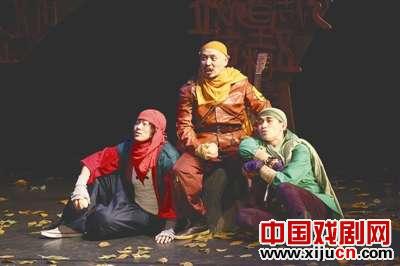 话剧《我的祖宗十八代》突出喜剧色彩