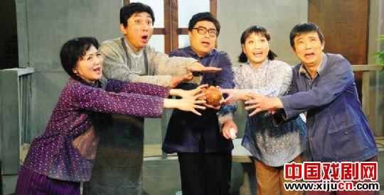 方言话剧《海底捞月》武汉热演