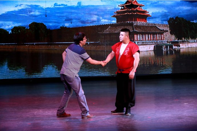 话剧《摔出一片天》