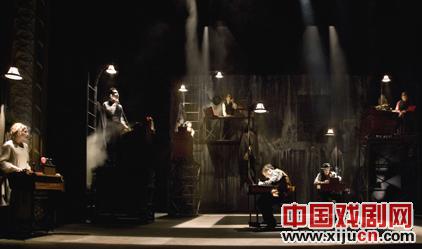 果戈理经典话剧《外套》