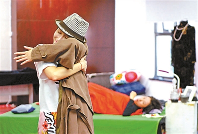 原创话剧《陶里街二十三号》聚焦亲子情感