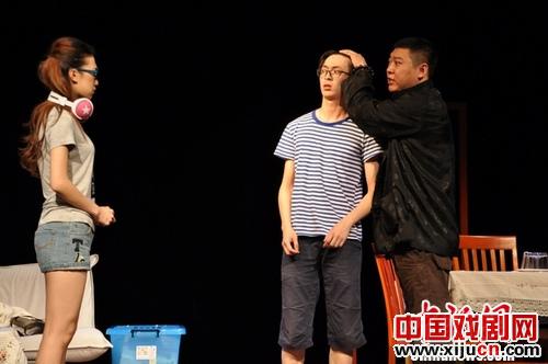 话剧《招租启示》精彩上演