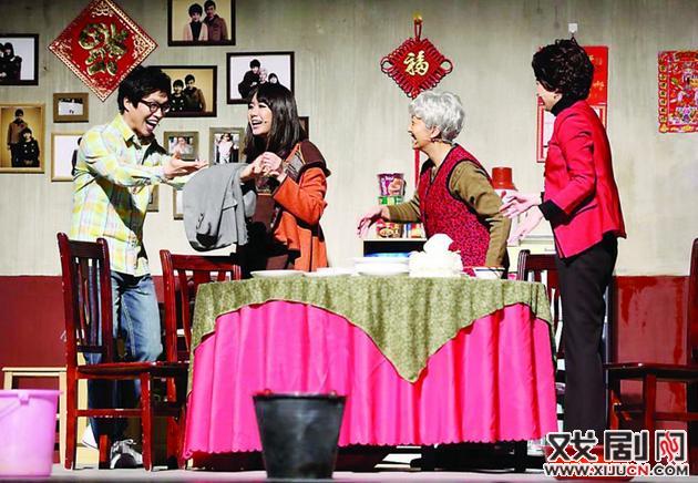 湖南省话剧院《守岁》一个没有男性的家庭
