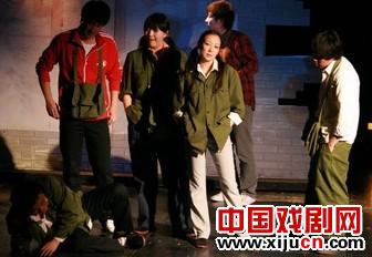 王晴为演话剧立志减肥二十斤