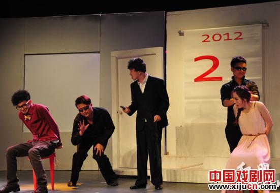 话剧《擦枪走火》首演