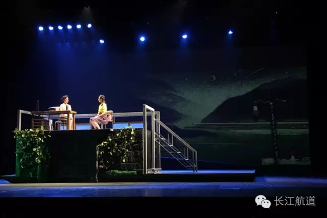 话剧《又到满山红叶时》审核演出获好评