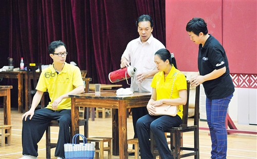 大型方言话剧《水街》