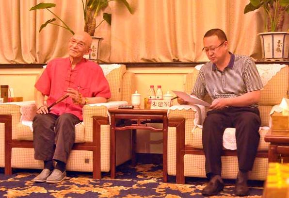 &ldquo;80后活济公&rdquo;游本昌主演话剧《济公办学》