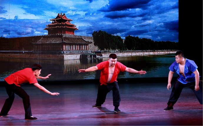 话剧《摔出一片天》