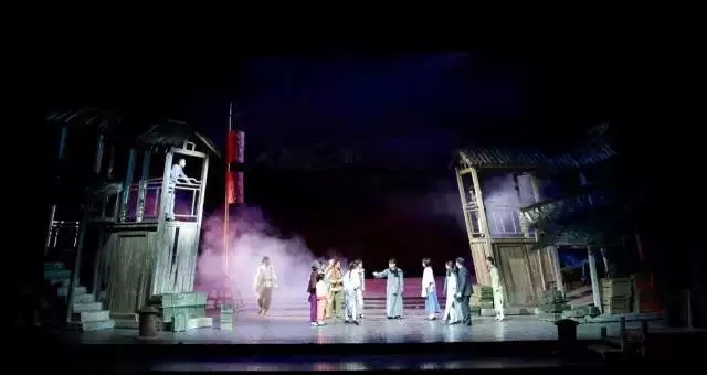 话剧《铁血西迁》上演