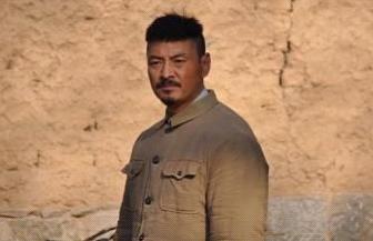 话剧教父尹铸胜