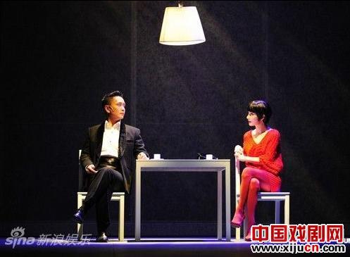 话剧《情话紫钗》何超仪谢君豪激吻