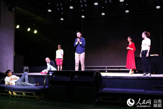 云南本土话剧《鼠辈》在昆明首次商演