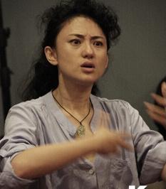 李欣凌打造首部女性话剧《卡卡的站台》