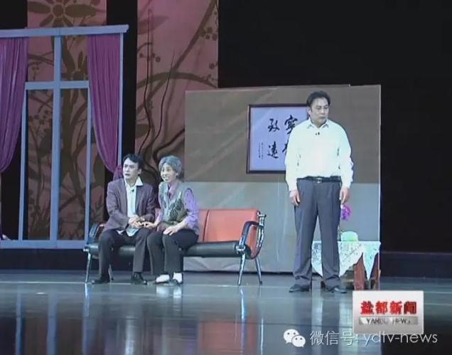 我区组织观看大型现代廉政话剧《一梦醒来是早晨》