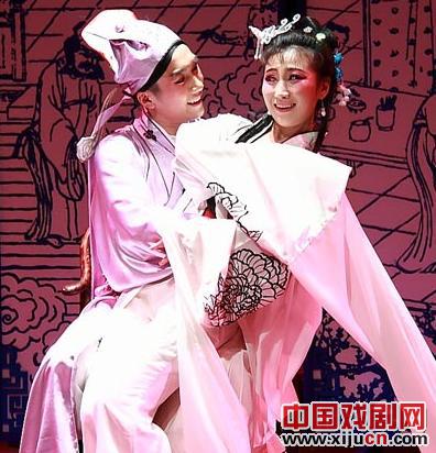 别具一格的话剧《牡丹亭》