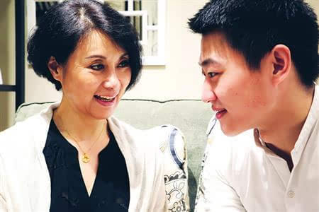 话剧《桃姐》首演