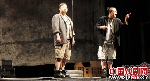 话剧《两只狗的生活意见》在唐山演出