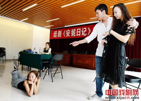 55岁的话剧《安妮日记》