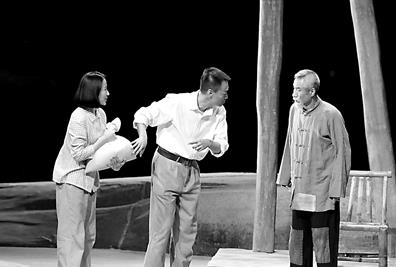 话剧《谷文昌》因演员郭江喜演出中意外受伤 刘佩琦六小时火速救场