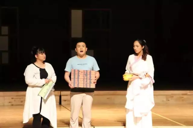 话剧《灵魂深处的一滴泪，不曾流》德州演出圆满结束