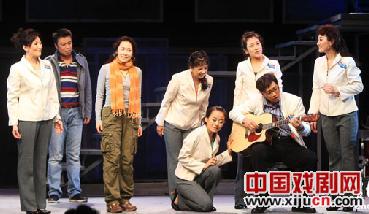 天津人艺新排话剧《我的幸福我做主》首演