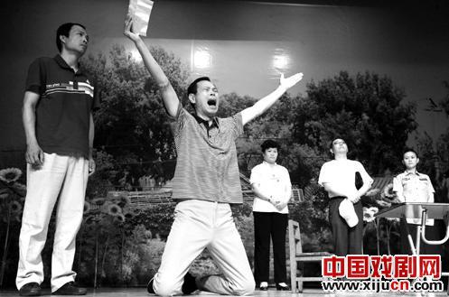 社区居民表演戒毒话剧《向日葵》