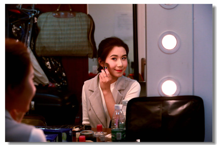 都市话剧《摔出一片天》首轮演出完美收官