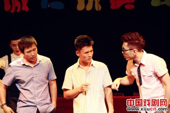 王子霆为演话剧不休息