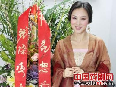 涂凌上演话剧《我爱桃花》