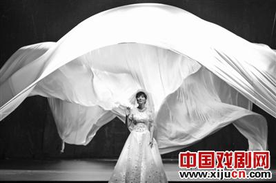 徐帆话剧《阮玲玉》坐濮存昕大腿