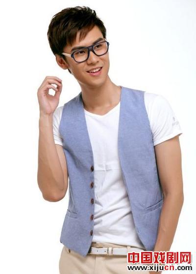 郭振迦加盟话剧《飞要爱》