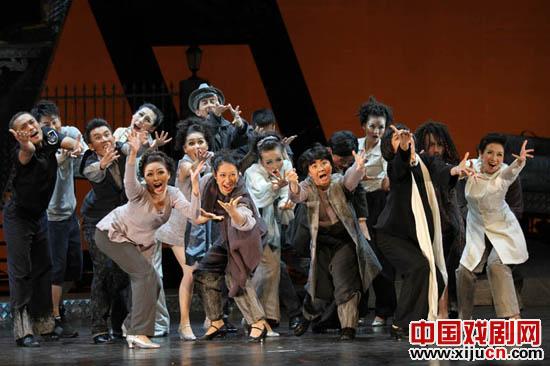 倾听黄梅戏音乐剧《贵妇还乡》演员的声音