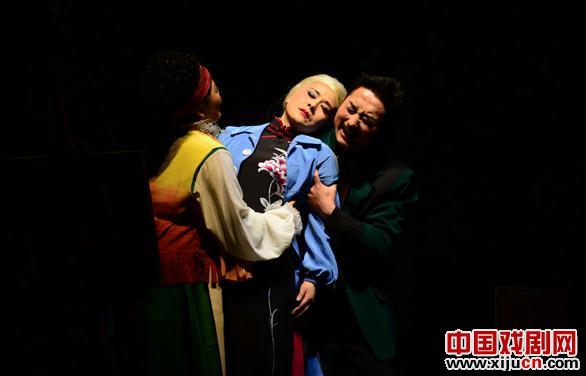 黄梅戏舞台剧《风尘女画家》