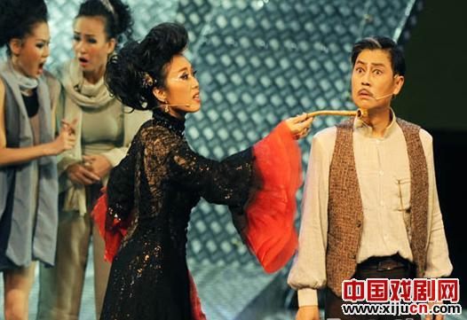 吴琼携黄梅音乐剧《贵妇还乡》再度巡演