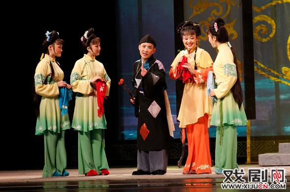 再芬黄梅青年团录制折子戏视频