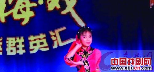 大冶女教师冯海燕荣膺首季全国黄梅戏戏迷群英汇十佳
