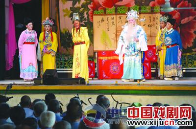 黄梅戏剧《寿堂风波》亮相山头村