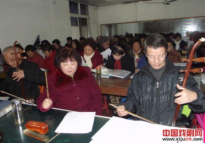 桐城市有个黄梅戏戏迷教唱室