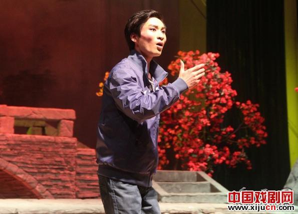 大型现代黄梅戏《映山红》岳西首演