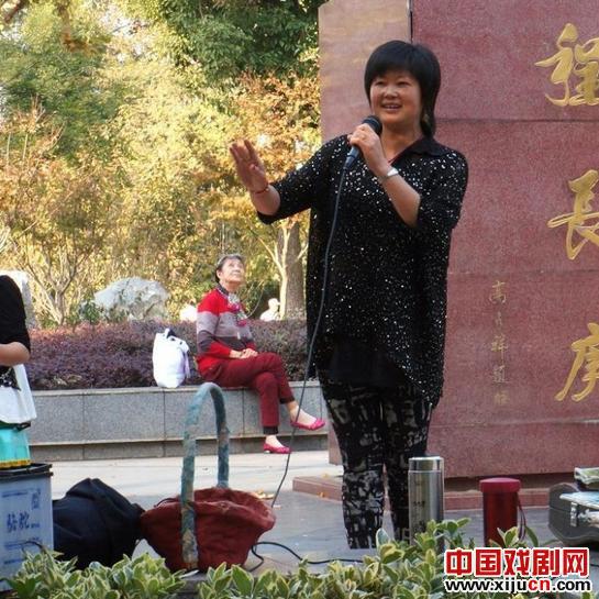 黄梅戏故里的氛围