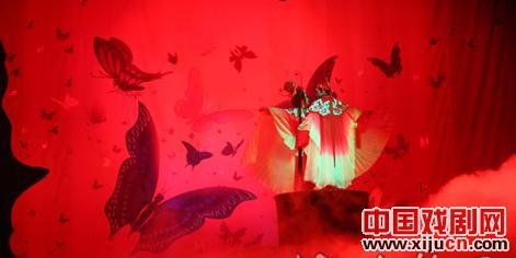 &ldquo;青春&rdquo;版黄梅戏《梁山伯与祝英台》首演